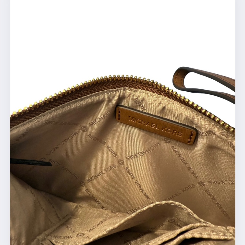 Michael Kors Jet Set Logo Slim Wristlet Vanilla – Like New - Picture 5 of 7